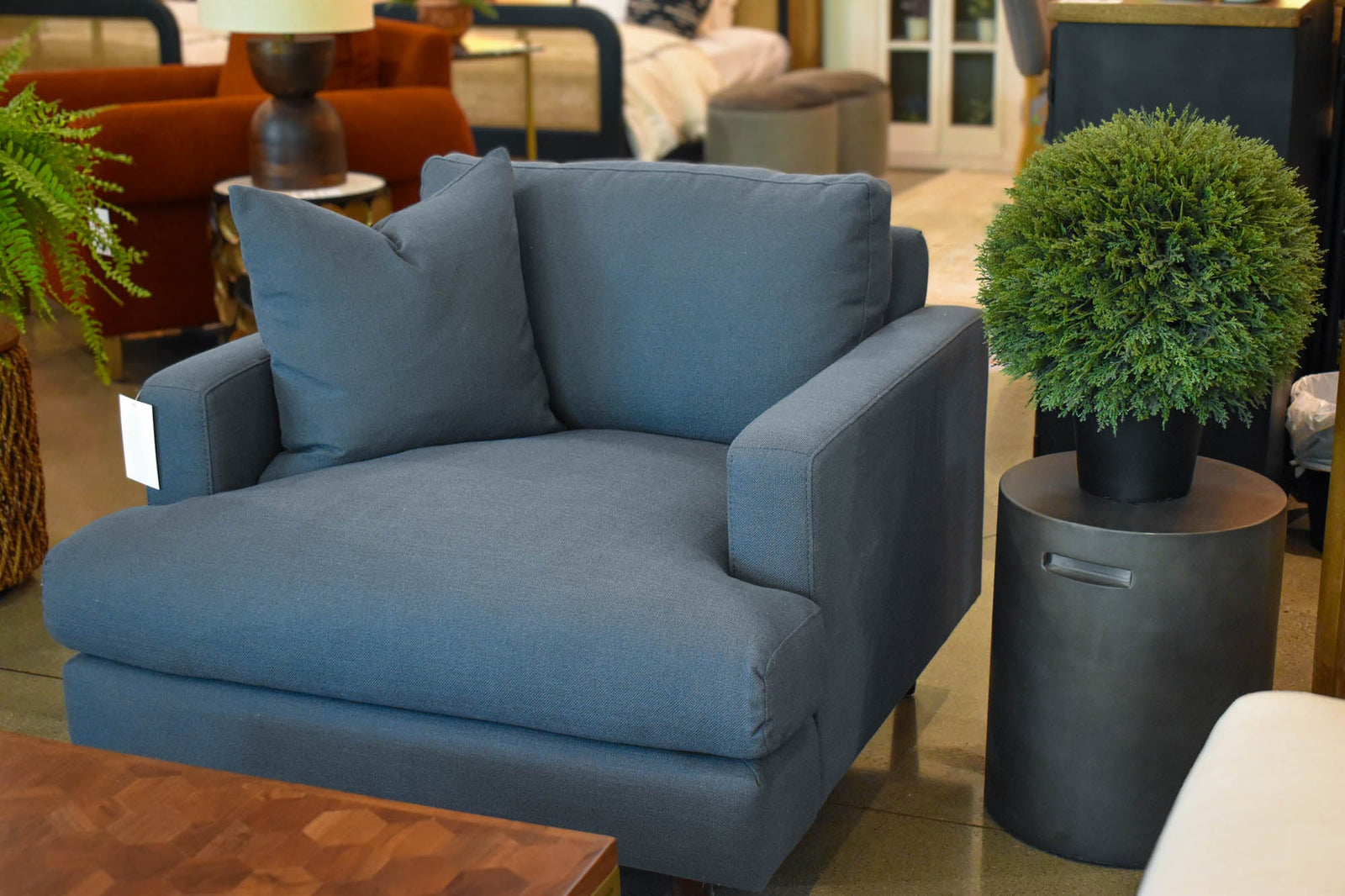 Concrete Round Side Table With Handle - Dark Grey