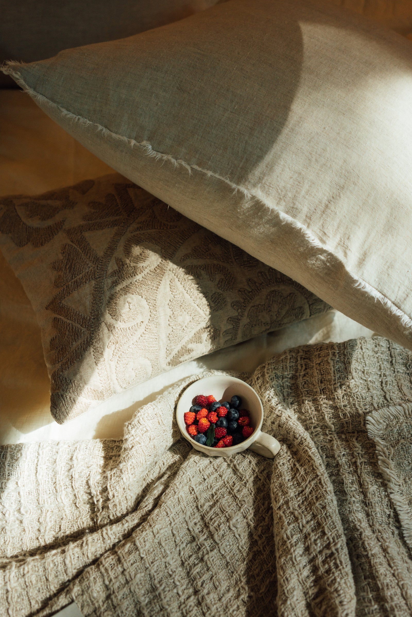 Shop Online for decorative throw blankets. Perfect decor items: Urban Settler stocks throws and blankets in a variety of colours and styles.